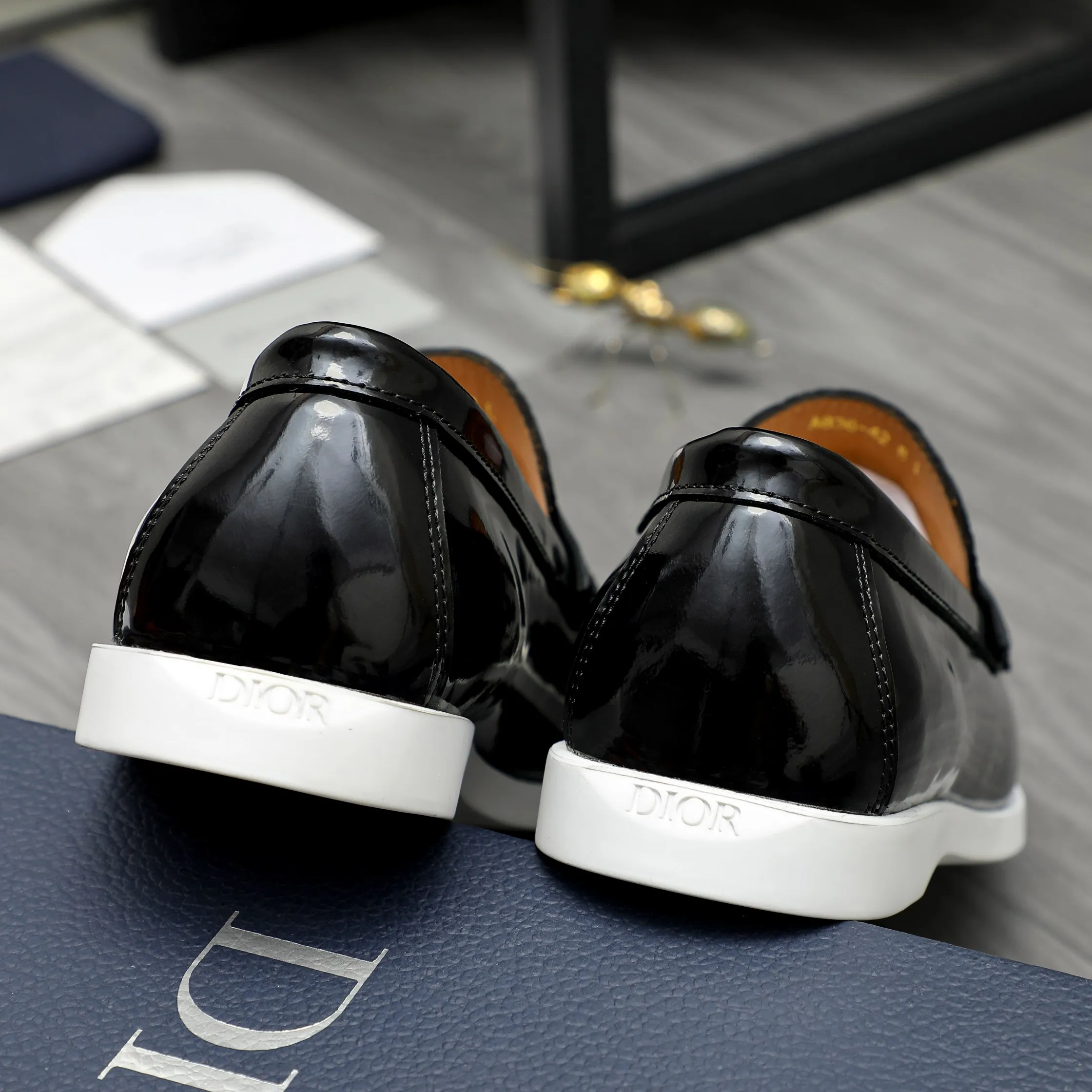 Men's shoes 💰460 Product trademark: Dior "Dior" casual slip-on leather shoes Regular size: 39-44 Product material: Selected pearlescent cowhide embossed upper, cowhide lining, rubber outsole